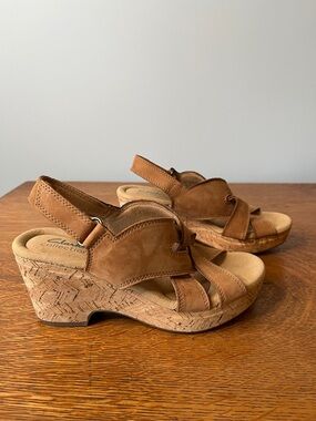 Clark’s Giselle Beach Ultimate Comfort Tan Cork Wedge Sandals - Women size 6